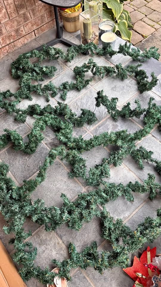 Artificial Christmas Garland Lot (64 ft - 8 Strings)