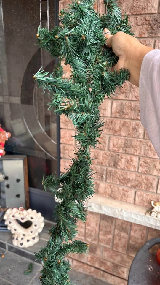 Artificial Christmas Garland Lot (64 ft - 8 Strings) - photo 2