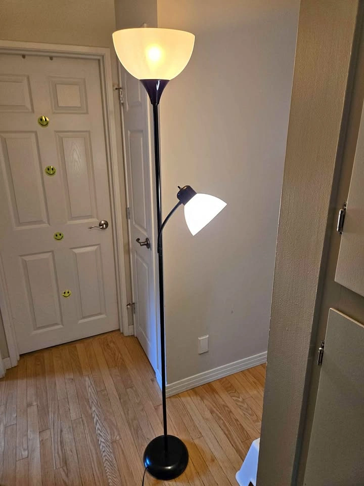 Tall Dual Floor Lamp with Reading Light – Works Great