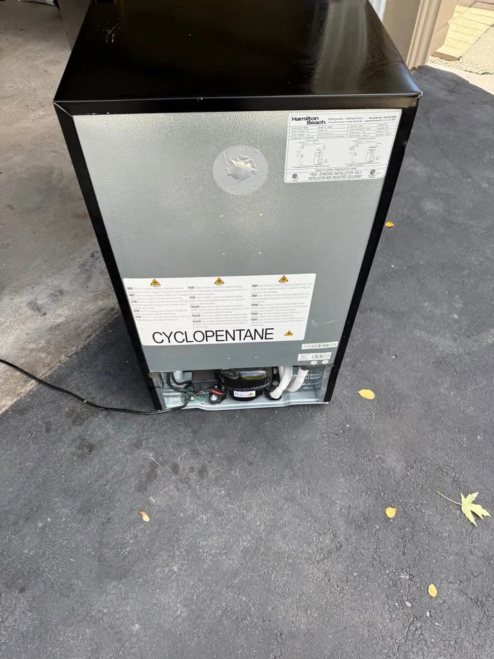 Hamilton Beach Mini Fridge Cooler - photo 5
