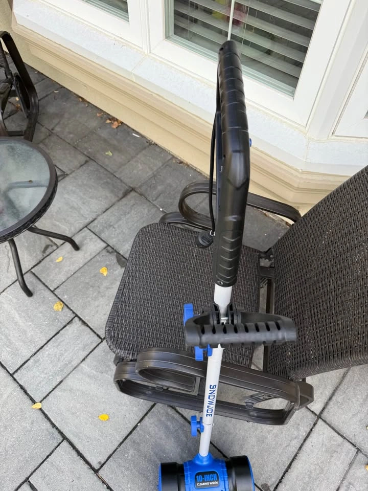 SnowJoe Corded 10 inch Snow Blower Shovel - photo 4