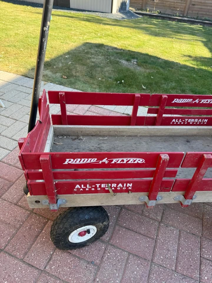 Radio Flyer Heavy Duty 4-Wheel Wagon 250 LB Capacity - photo 3