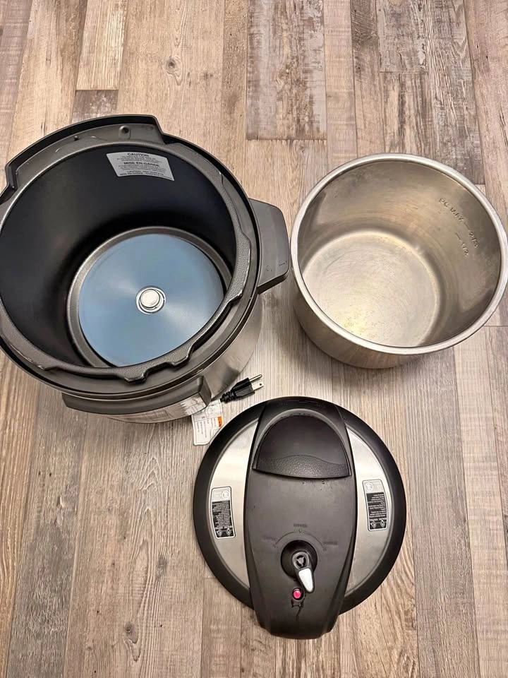 Instant Pot IP-LUX Multi-Use Pressure Cooker - 8 quart