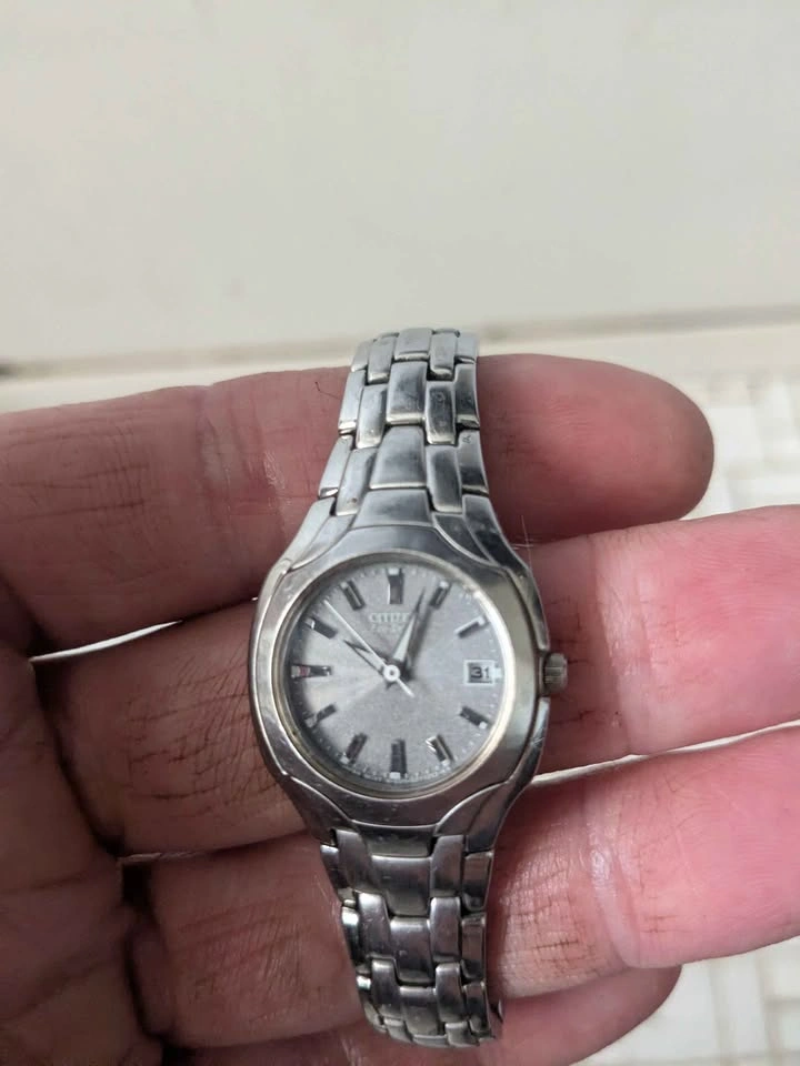 Citizen women watches eco drive silver face - photo 2