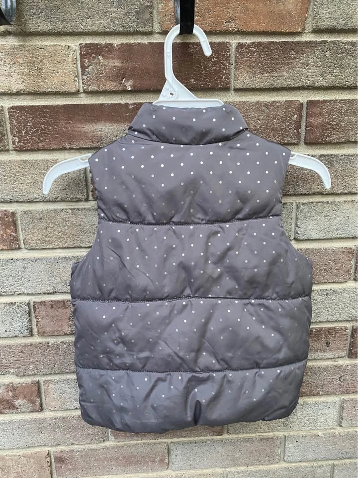 Old Navy Puffer Vest 3T toddler girl - photo 3