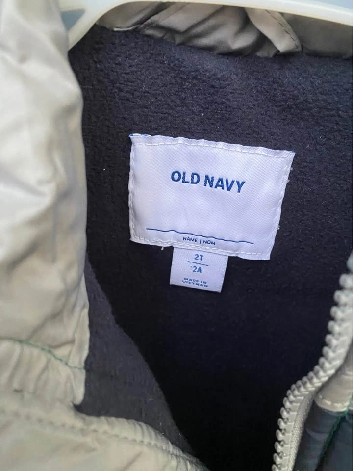 Old Navy Puffer Vest toddler 2T - photo 2