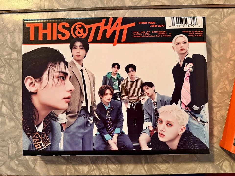 Stray Kids This & That albums – NO PHOTOCARDS