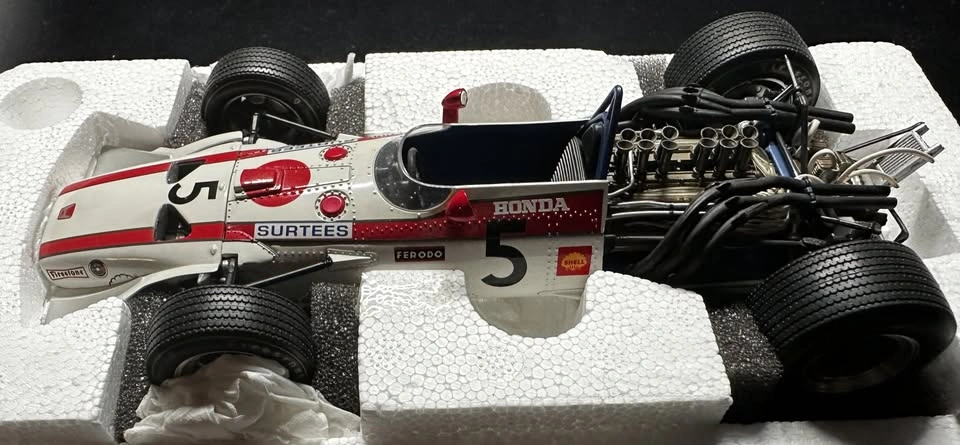 Honda F1 RA301, 1968 Mexico GP, 1:20 Die-Cast Model, Ebbro - photo 2