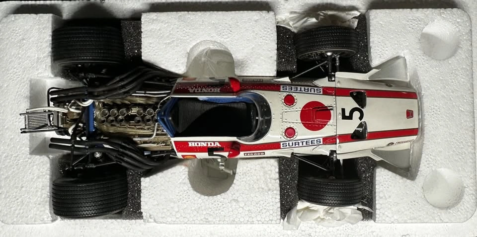 Honda F1 RA301, 1968 Mexico GP, 1:20 Die-Cast Model, Ebbro - photo 3