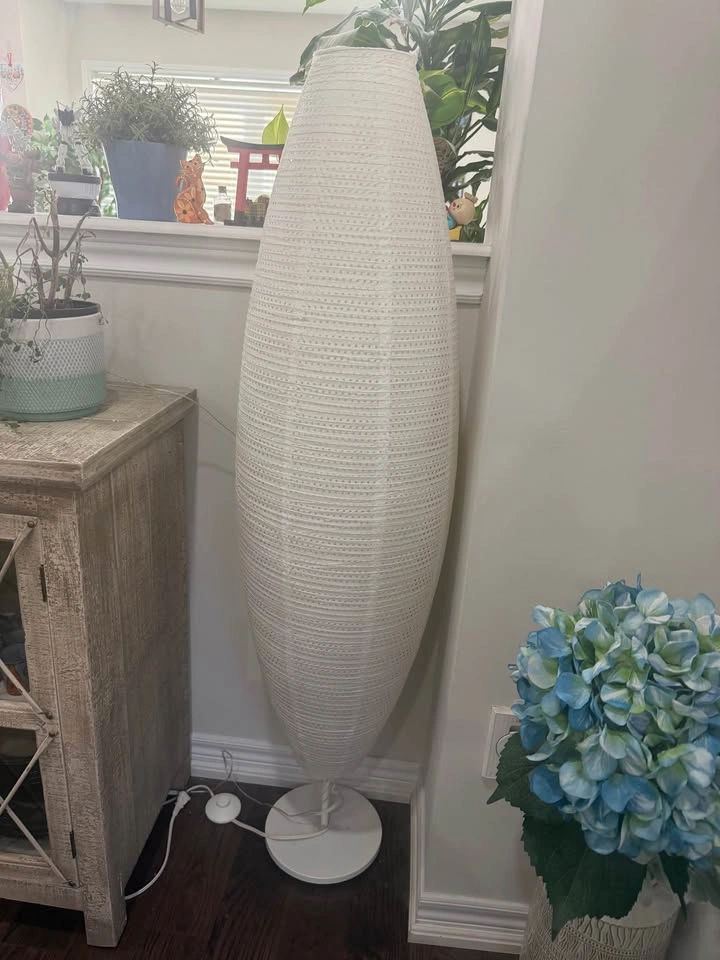 Moving Sale! Tall Modern Woven Floor Lamp – Excellent Condition - photo 3