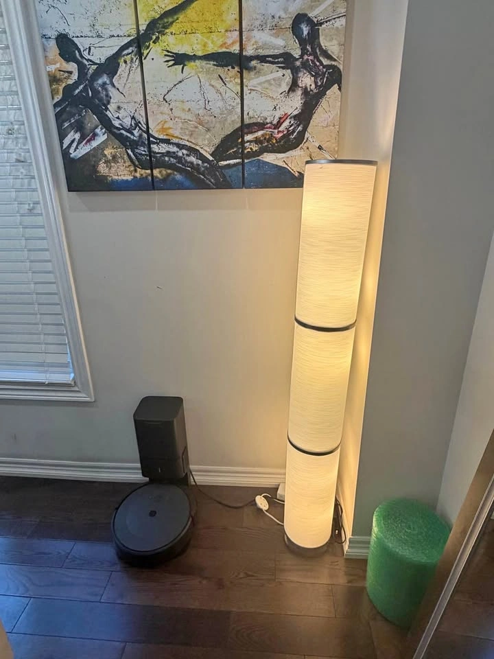 Moving Sale! Tall Modern Column Floor Lamp – Excellent Condition