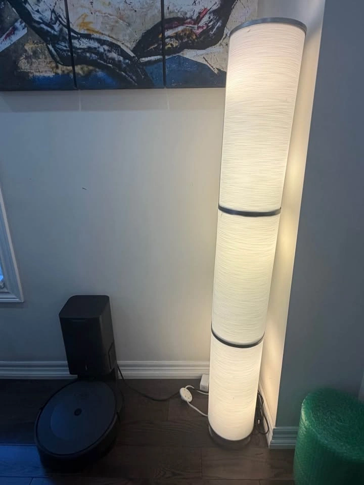 Moving Sale! Tall Modern Column Floor Lamp – Excellent Condition - photo 2