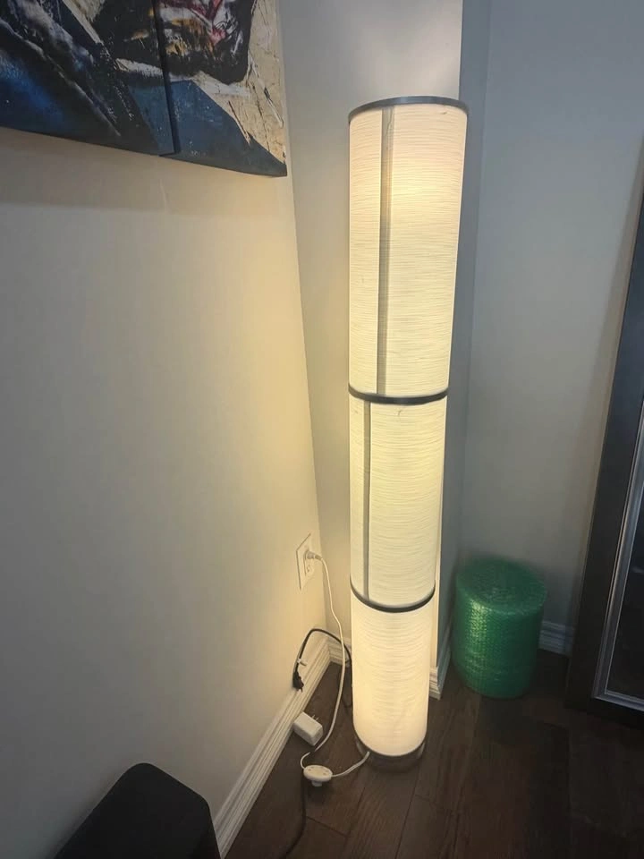 Moving Sale! Tall Modern Column Floor Lamp – Excellent Condition - photo 3