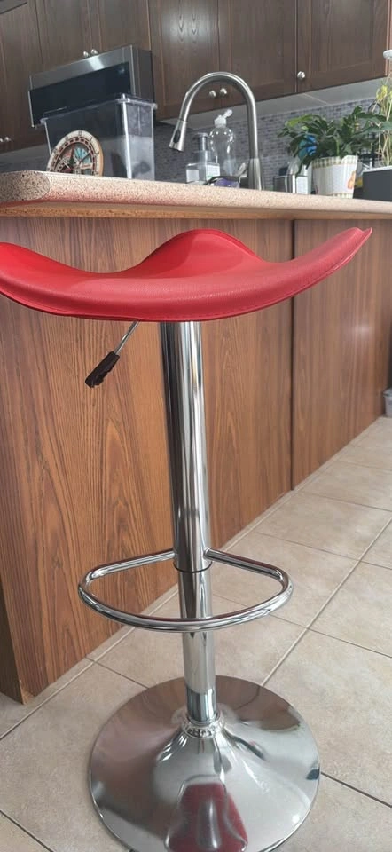 Moving Sale – Set of 2 Adjustable Swivel Bar Stools – Red & Whit - photo 3