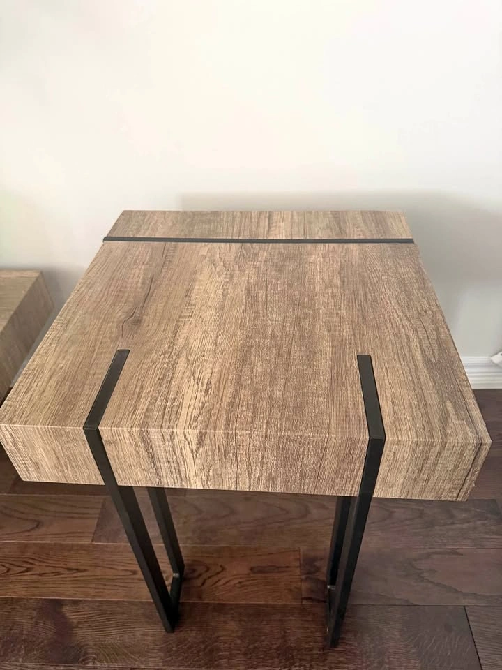 Moving Sale! Leon’s Calvin 20” End Table – Excellent Condition
