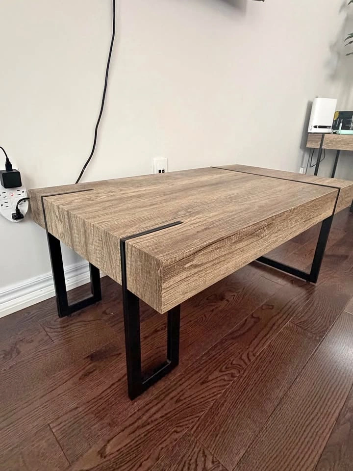 Moving Sale – Leon’s Calvin 43” Coffee Table – Excellent Conditi