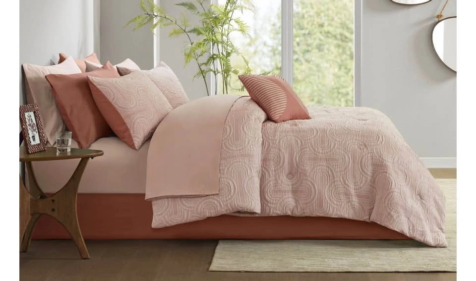 Brand New Mainstays 11 Piece Bed in a Bag Pink Double Size - photo 2