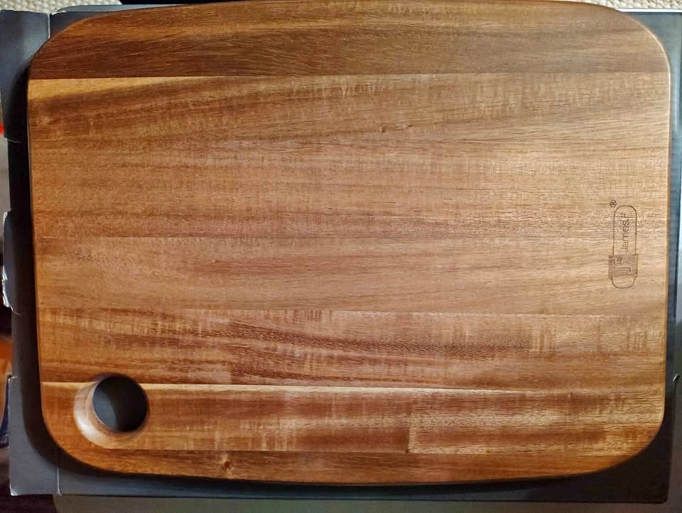 James F. Acacia Wood Serving / Cutting Board (36x28cm)