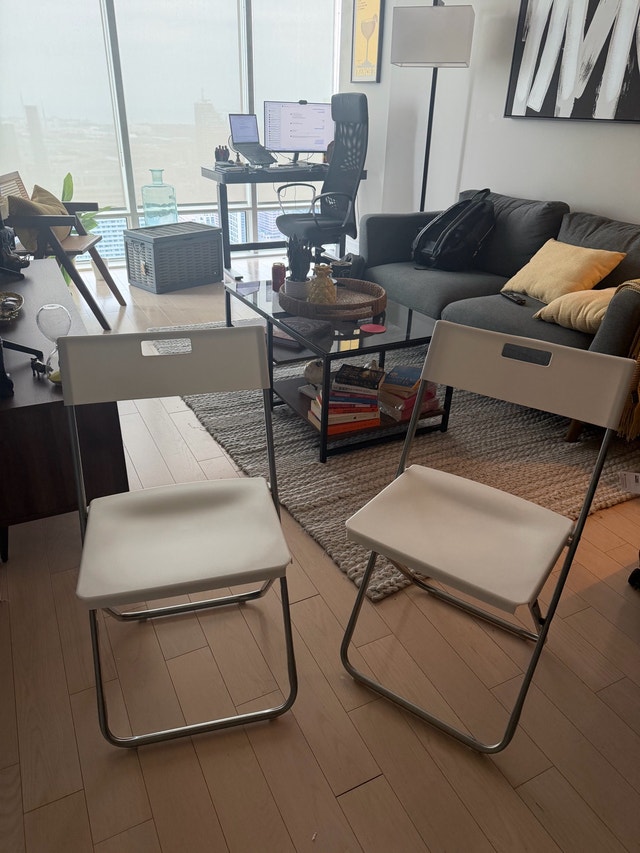 White Resin Folding Chairs (Set of 2) – Great Condition - photo 2