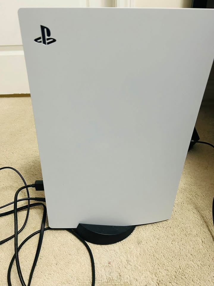 PlayStation 5 (disc version) - photo 2
