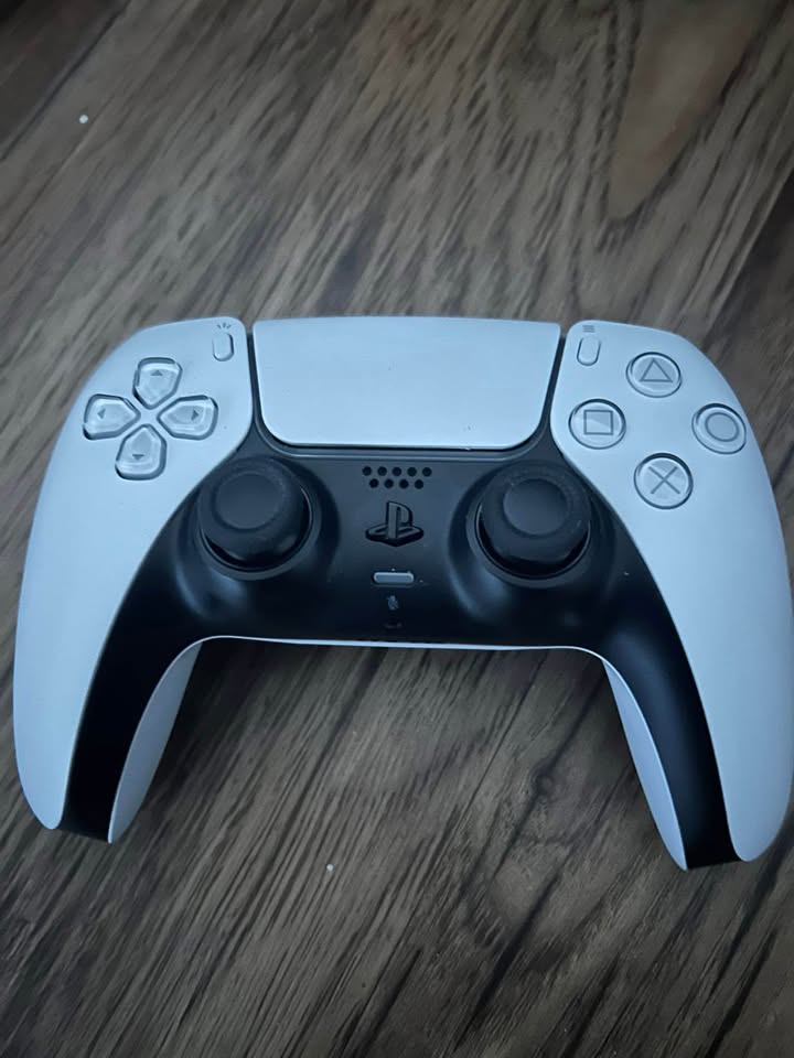 PlayStation 5 (disc version) - photo 3