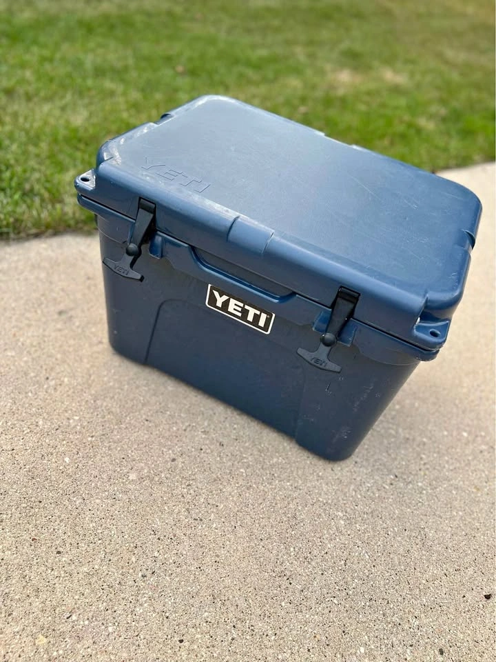 YETI Tundra 35 Cooler (Navy Blue) + YETI Ice Pack Included