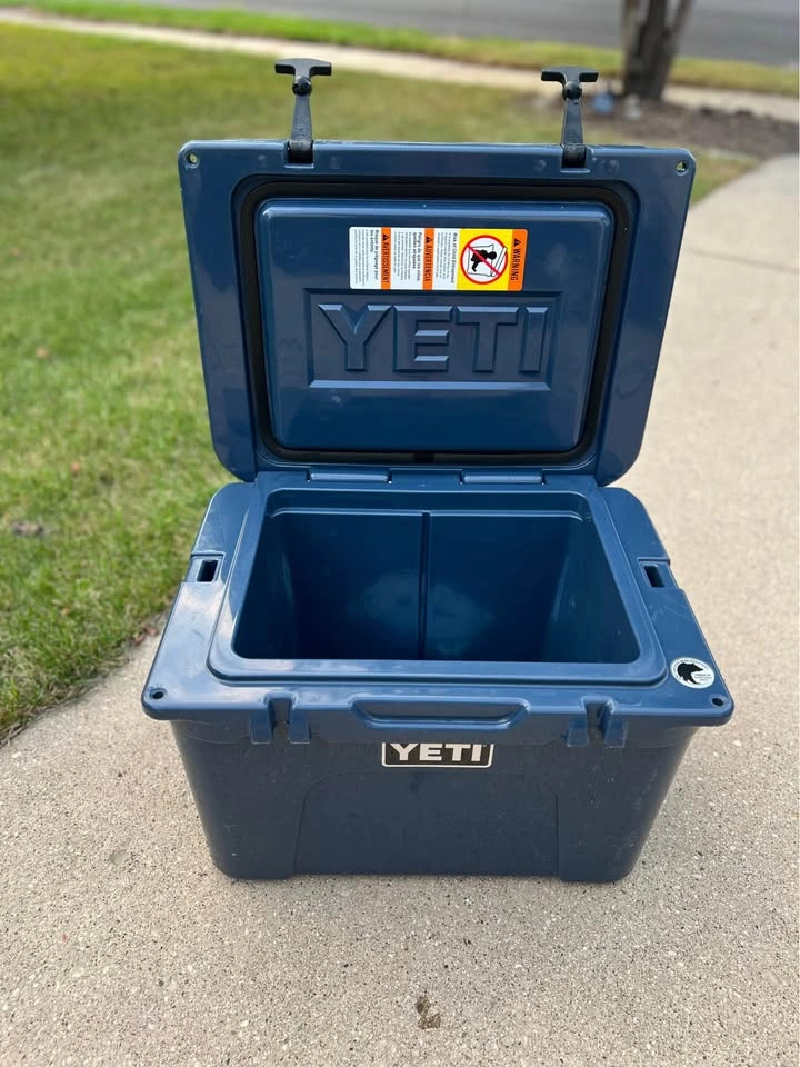 YETI Tundra 35 Cooler (Navy Blue) + YETI Ice Pack Included - photo 2