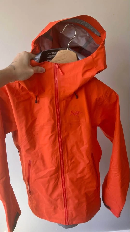 Orange arc teryx jacket & coat - photo 2