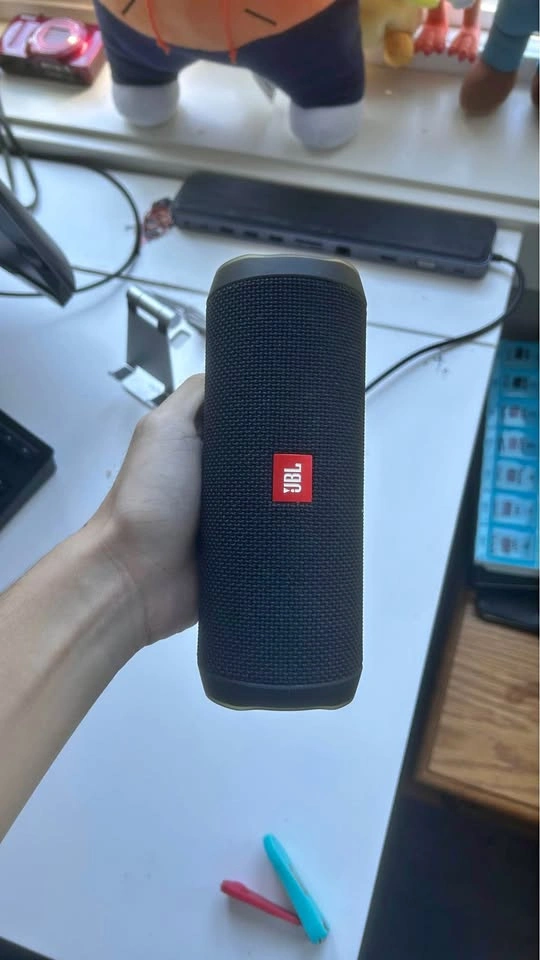 JBL flip 4 speaker