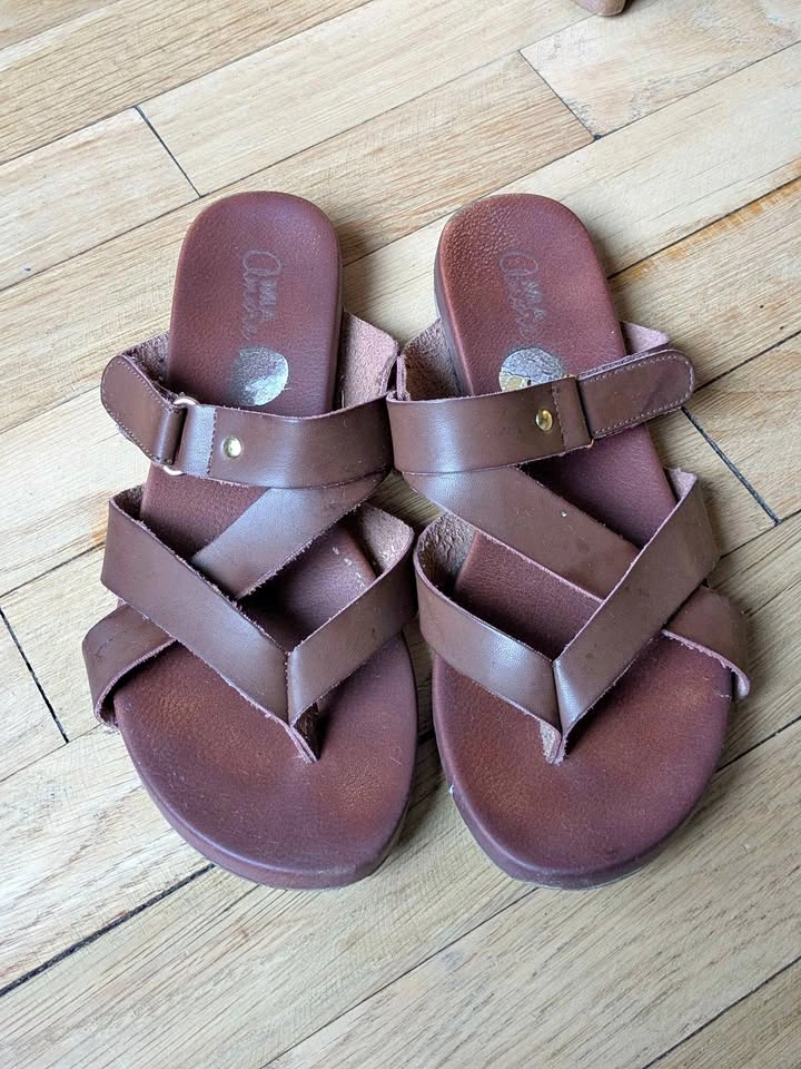 MIA Amore Genuine Leather Sandals Women’s Size 8 Brown