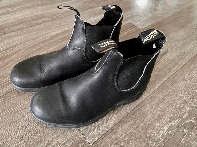 BLUNDSTONE Boots Women’s Size 8 US