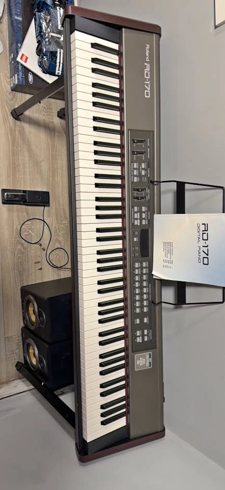Roland RD-170 Digital Piano