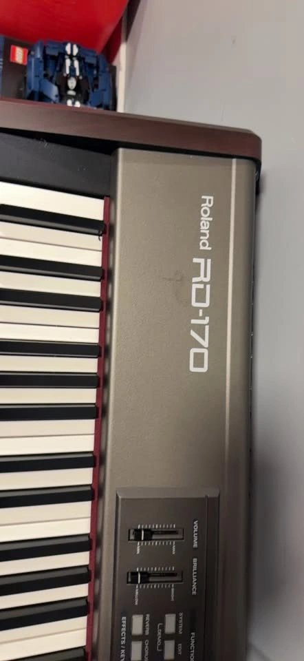Roland RD-170 Digital Piano - photo 2