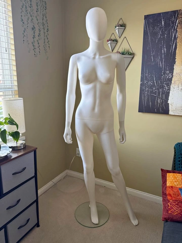 Full-Body Female Mannequin – Excellent Condition