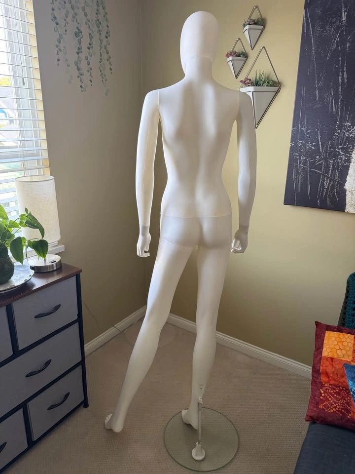 Full-Body Female Mannequin – Excellent Condition - photo 2