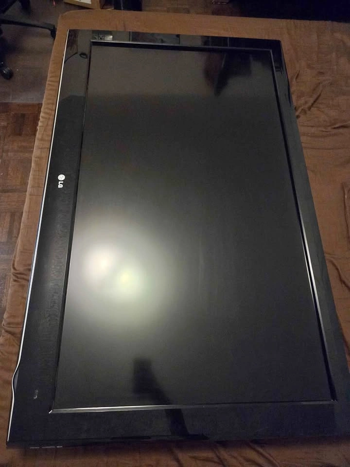 LG 47" 1080p TV (47LD520)