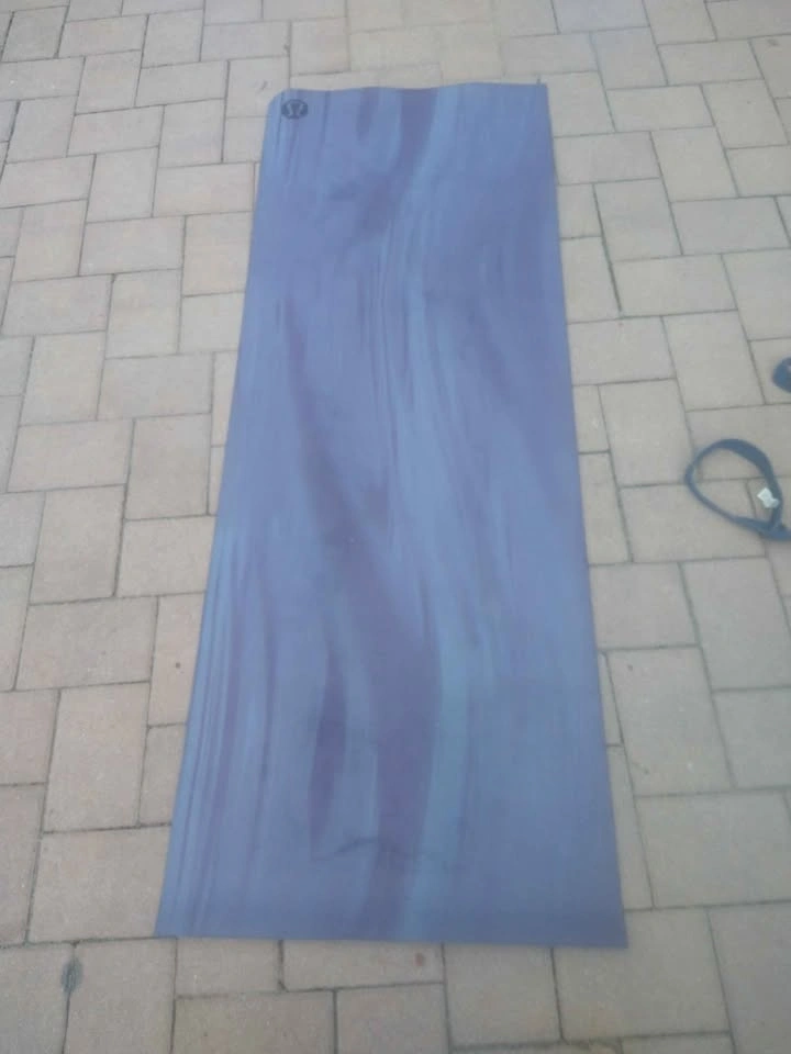 Lululemon Yoga Mat with Carrying Strap - photo 5
