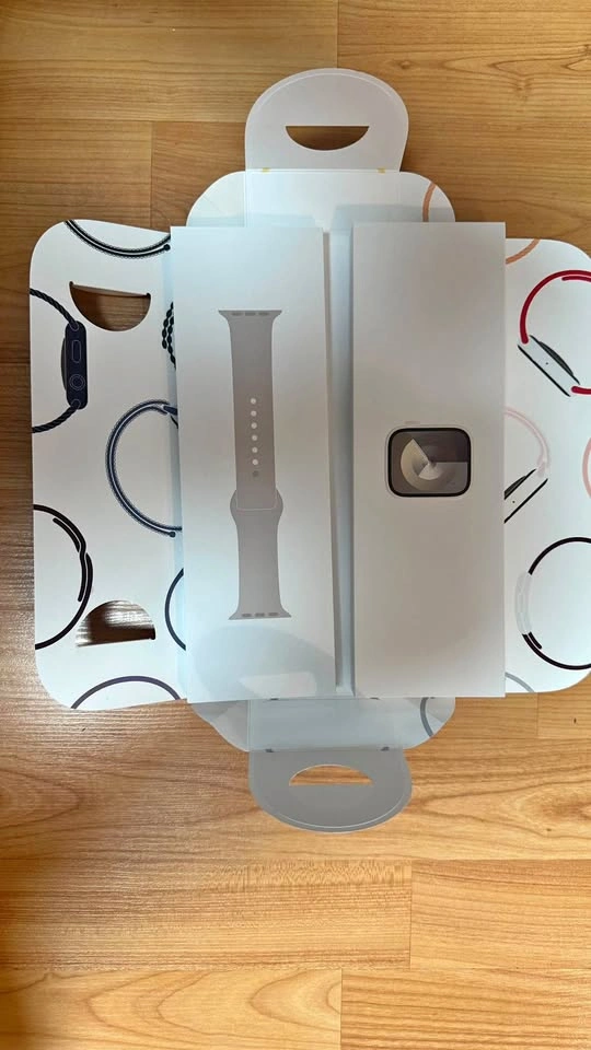 Brand New Sealed Apple Watch Series 9 45mm Starlight M/L GPS