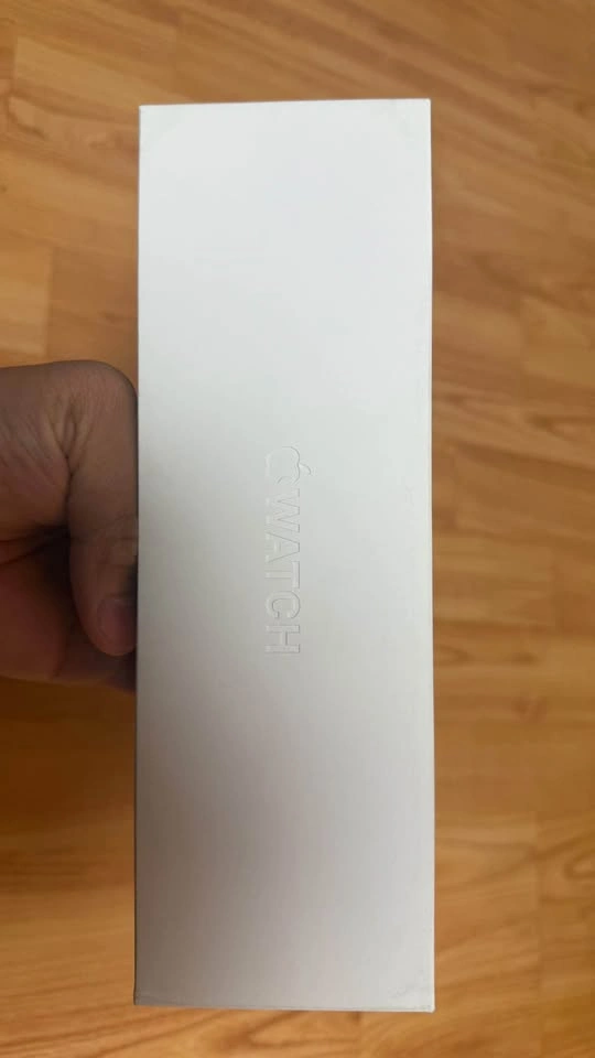 Brand New Sealed Apple Watch Series 9 45mm Starlight M/L GPS - photo 2