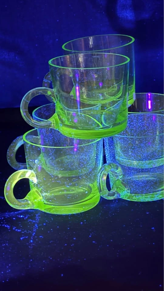 Rare Mid-Century Modern Uranium Glass Mug Set – 6 Pieces - photo 4