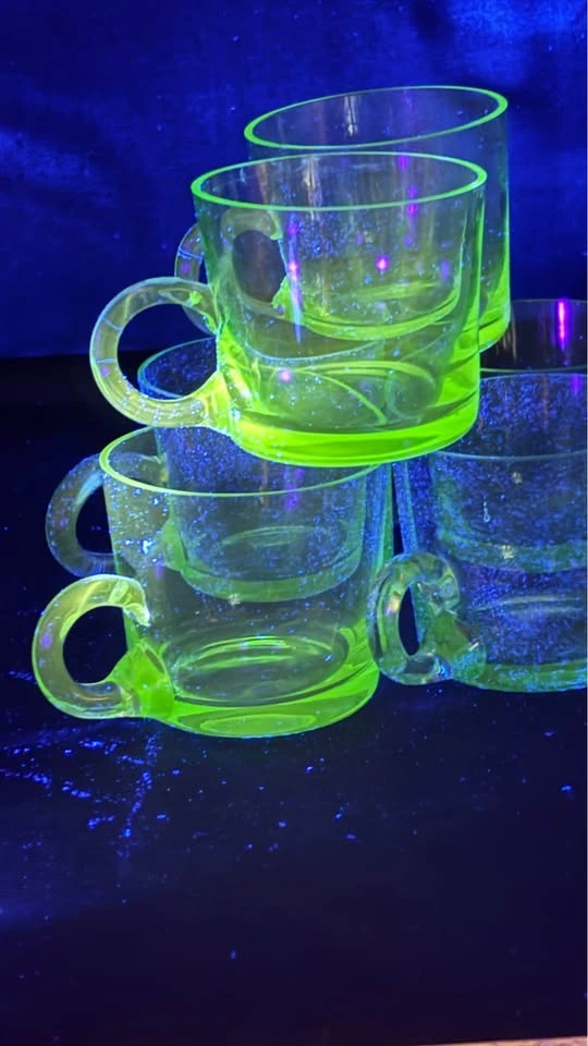 Rare Mid-Century Modern Uranium Glass Mug Set – 6 Pieces - photo 5