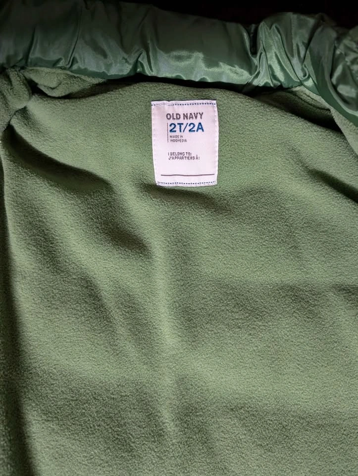 Old Navy Toddler Puffer Vest Size 2T - photo 3