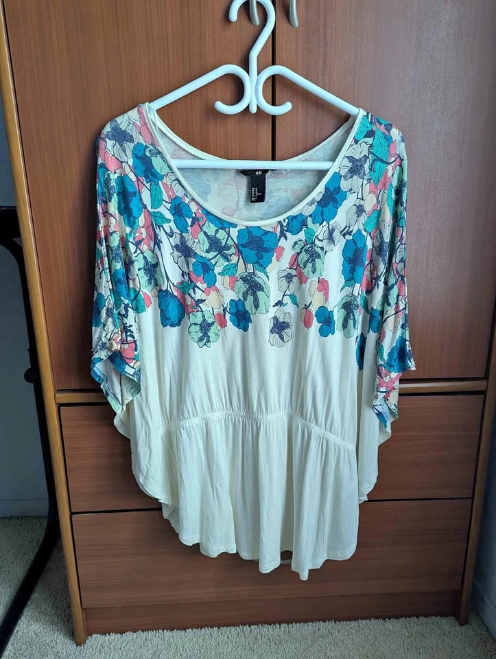 H&M floral drapey shirt size M