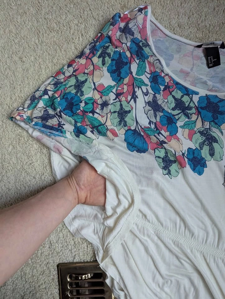 H&M floral drapey shirt size M - photo 3