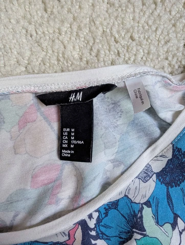 H&M floral drapey shirt size M - photo 4