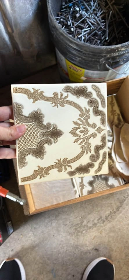 Box of vintage tiles - photo 2