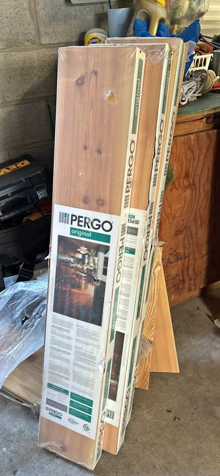Boxes Pergo Original Laminate Flooring – Mature Pine