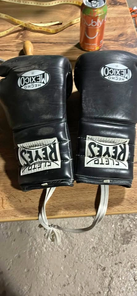 Vintage Cleto Reyes Boxing Gloves (Black, Lace-Up)