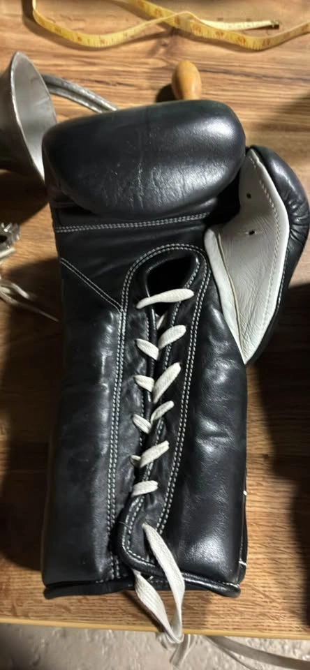 Vintage Cleto Reyes Boxing Gloves (Black, Lace-Up) - photo 3