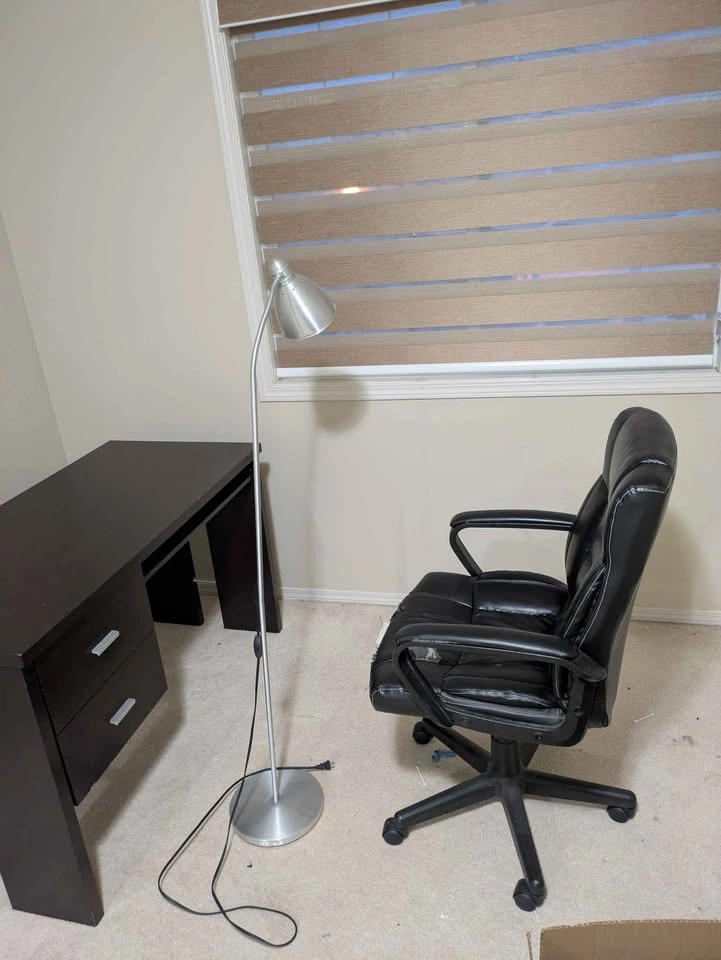 Computer table and lamp - photo 3
